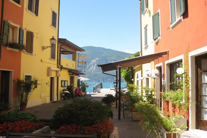 Brenzone Porto Hafen von Norden gesehen