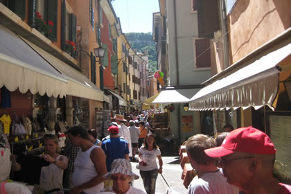 Garda die Geschäfte