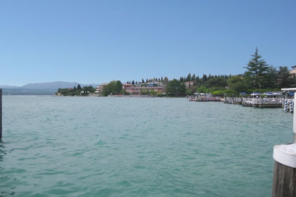 Sirmione der Küste