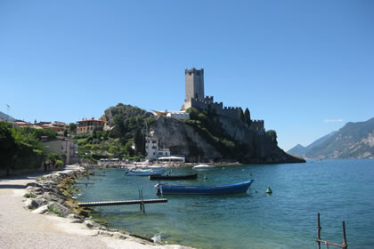Malcesine la costa con il castello