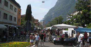 Foto mercato di Riva del Garda